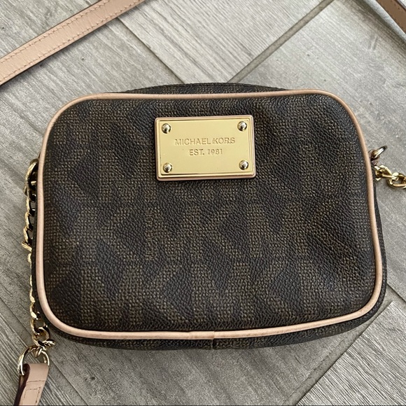 Michael Kors Logo Crossbody - Picture 4 of 11